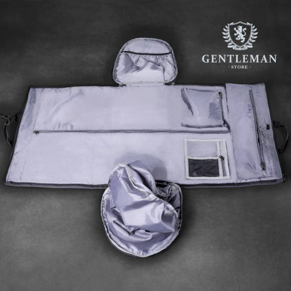 Ova luksuzna  muška putna torba jednostavne forme će Vam prilikom svakog putovanja biti idealan saputnik, a uz to i davati određenu eleganciju i stajling.