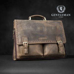 Muška poslovna torba je jedan od neophodnih aksesoara svakog poslovnog muškarca. Zato Vam mi nudimo elegantnu poslovnu torbu uz kvalitet, dobar stil i neprolaznu vrednost. Poslovna torba brenda “Tony Bellucci” izrađena je od najkvalitetnije teleće kože.