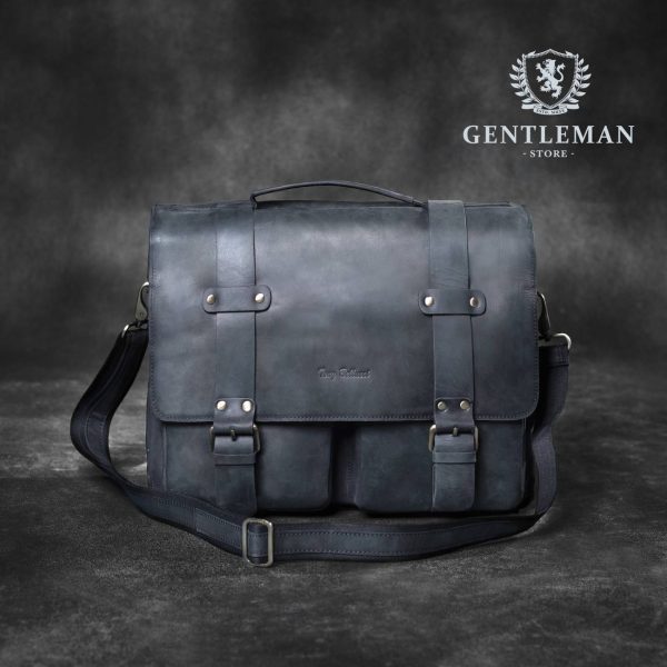 Muška poslovna torba je jedan od neophodnih aksesoara svakog poslovnog muškarca.  Zato Vam mi nudimo elegantnu poslovnu torbu uz kvalitet, dobar stil i neprolaznu vrednost. Poslovna torba brenda “Tony Bellucci” izrađena je od najkvalitetnije teleće kože.