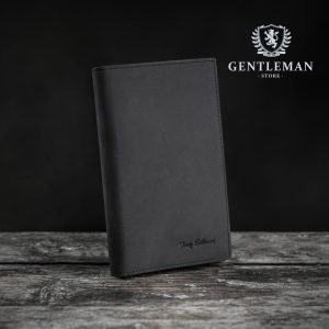 Novčanik je važan muški aksesoar koji odražava stil i ukus jednog džentlmena. Kvalitetan kožni novčanik sa puno pregrada za novac i dokumenta predstavlja dobar izbor. Tony Bellucci novčanik je elegantan i luksuzan, a napravljen je od visokokvalitetne kože.