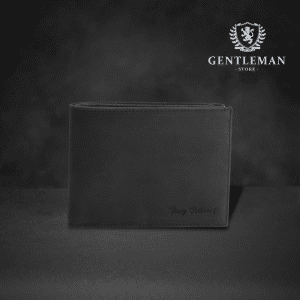 Muški novčanik je neophodan aksesoar koji osim nošenja novca, pokazuje stil i ukus jednog džentlmena. Kvalitetni kožni novčanik pruža najbolju zaštitu novca. Bitne stavke prilikom izbora su puno pregrada za pare, dokumenta i sitan novac uz elegantan izgled i kvalitetnu izradu. Brend "Tony Bellucci" nudi elegantan novčanik koji je ručno rađen od visokokvalitetne teleće kože, sa minimalnim dimenzijama koje pružaju dovoljno prostora.