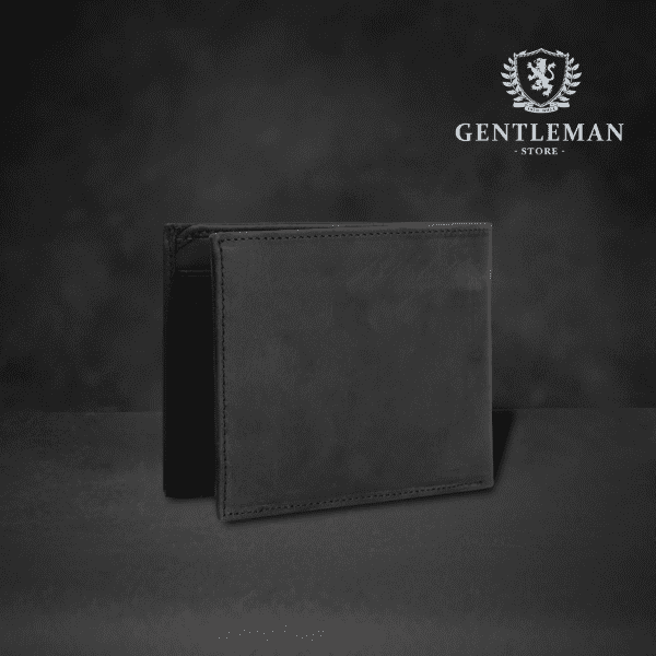 Muški novčanik je neophodan aksesoar koji osim nošenja novca, pokazuje stil i ukus jednog džentlmena. Kvalitetni kožni novčanik pruža najbolju zaštitu novca. Bitne stavke prilikom izbora su puno pregrada za pare, dokumenta i sitan novac uz elegantan izgled i kvalitetnu izradu. Brend "Tony Bellucci" nudi elegantan novčanik koji je ručno rađen od visokokvalitetne teleće kože, sa minimalnim dimenzijama koje pružaju dovoljno prostora.