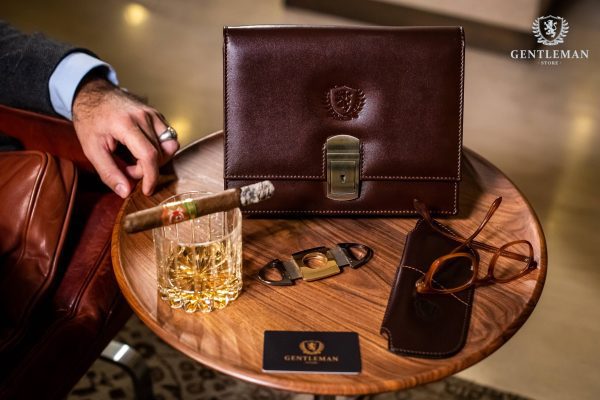 T0003 | kožna ručna torbica Gentleman