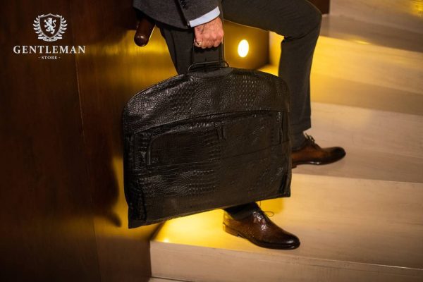 T002 | kožna torba za odelo Tony Bellucci