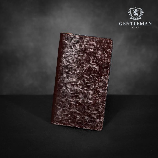 Ova elegantna torbica za teledon je ručno izrađena od visokokvalitetne goveđe kože, sa postavom od čoje, čuvaće Vaš telefon.